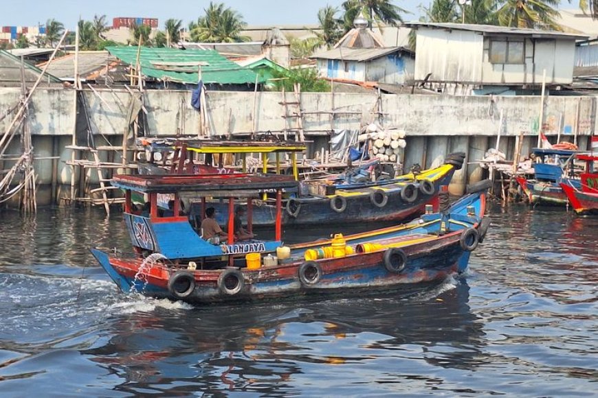 Limbah Pabrik Teluk Jakarta Perlahan Membunuh Mata Pencaharian Nelayan